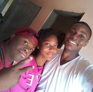 Meet your Posher, Hollyve